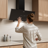 Ciarra Hotte 90cm aspirante inclinée en verre noir, 550 m³/h, contrôle gestuel, bande LED, classe énergétique A+, murale CRGB9765D