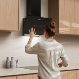 Ciarra Hotte  60cm aspirante inclinée en verre noir, 550 m³/h, contrôle gestuel, bande LED, classe énergétique A+, murale CRGB6765D
